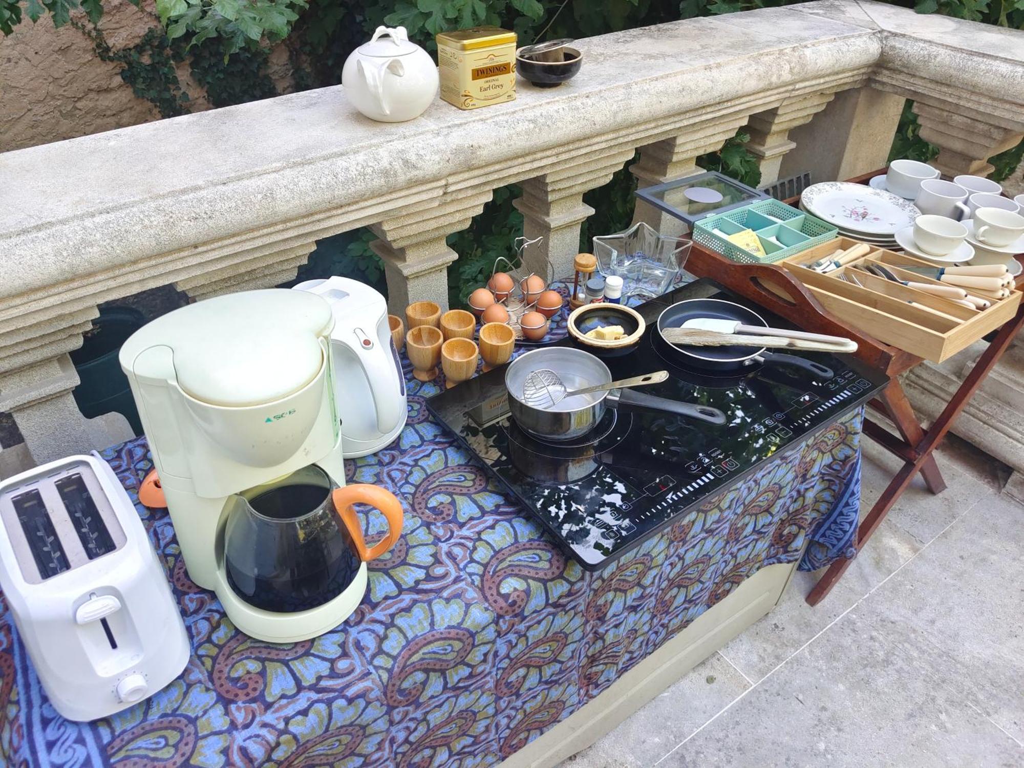 Rue Du Chateau A Cabrieres D'Avignon Bed & Breakfast Bagian luar foto