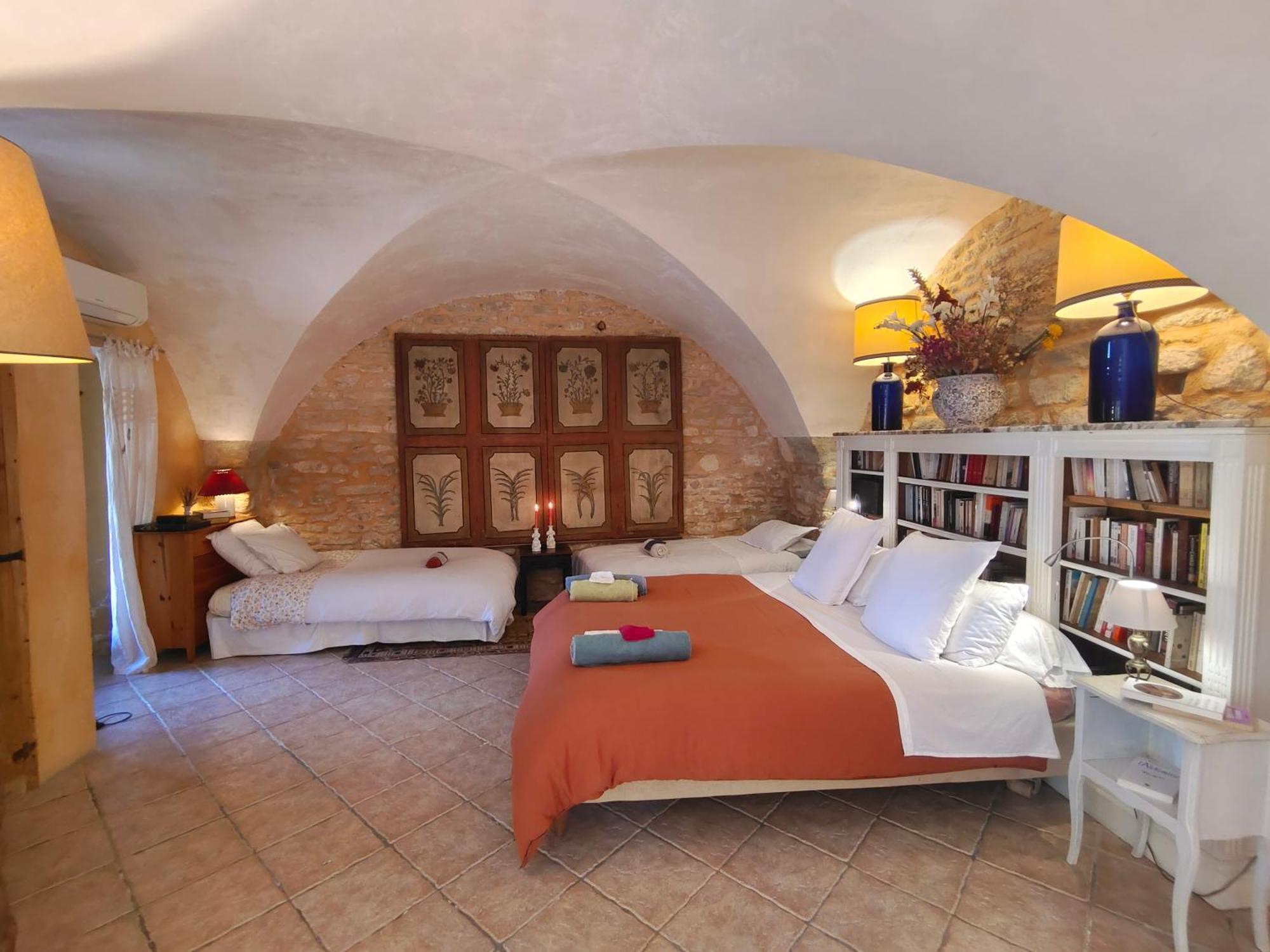 Rue Du Chateau A Cabrieres D'Avignon Bed & Breakfast Bagian luar foto