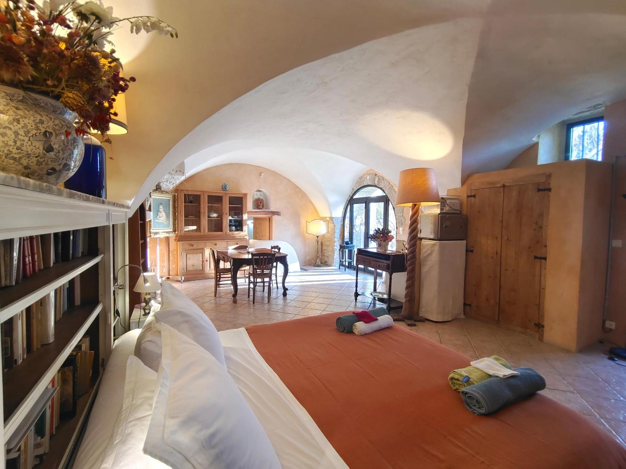 Rue Du Chateau A Cabrieres D'Avignon Bed & Breakfast Bagian luar foto