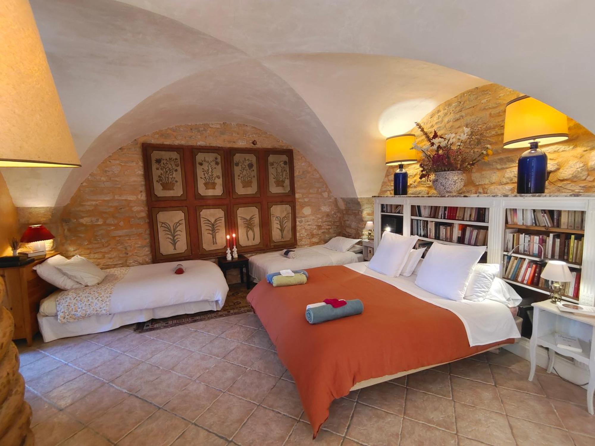 Rue Du Chateau A Cabrieres D'Avignon Bed & Breakfast Bagian luar foto