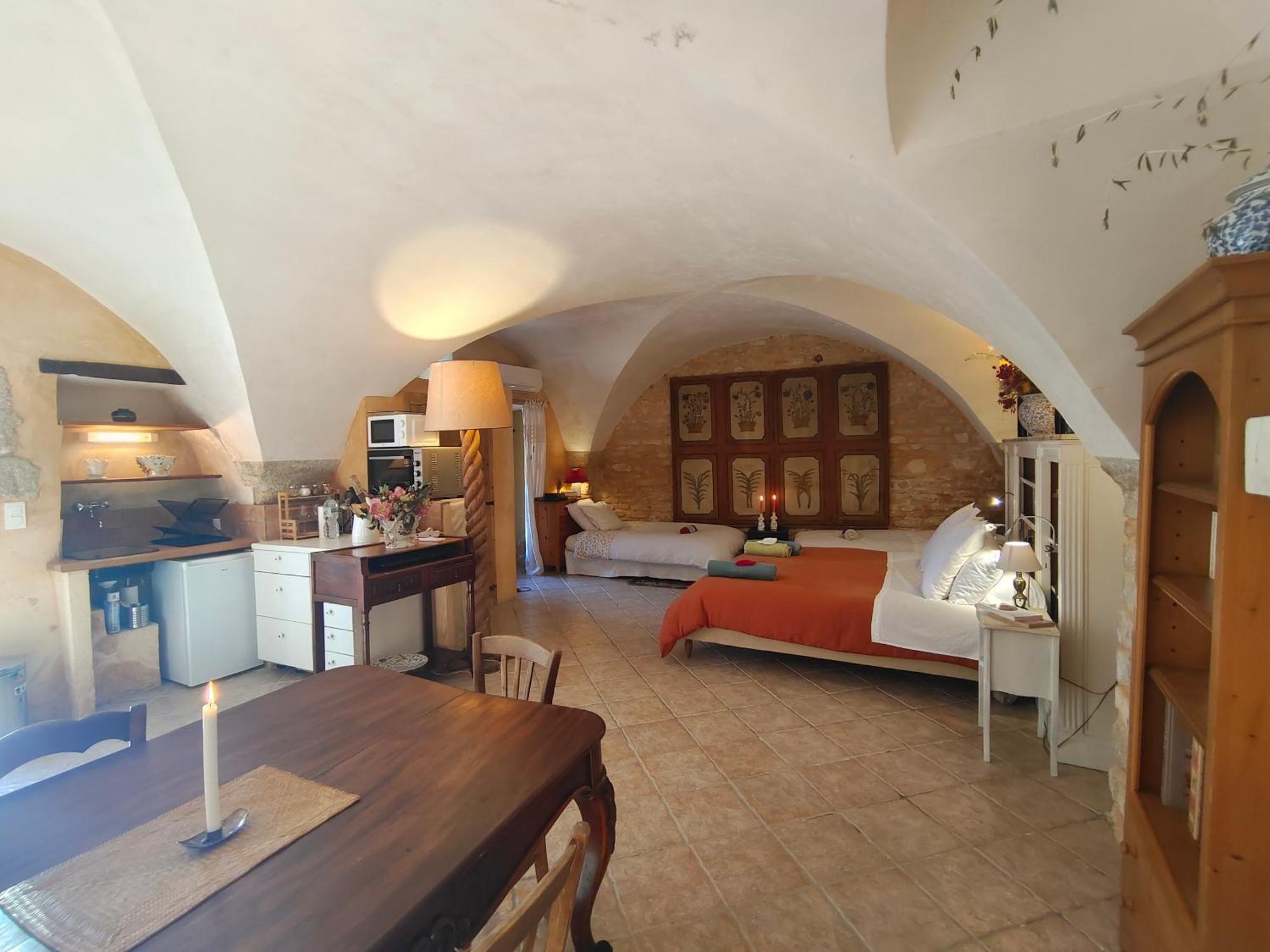 Rue Du Chateau A Cabrieres D'Avignon Bed & Breakfast Bagian luar foto