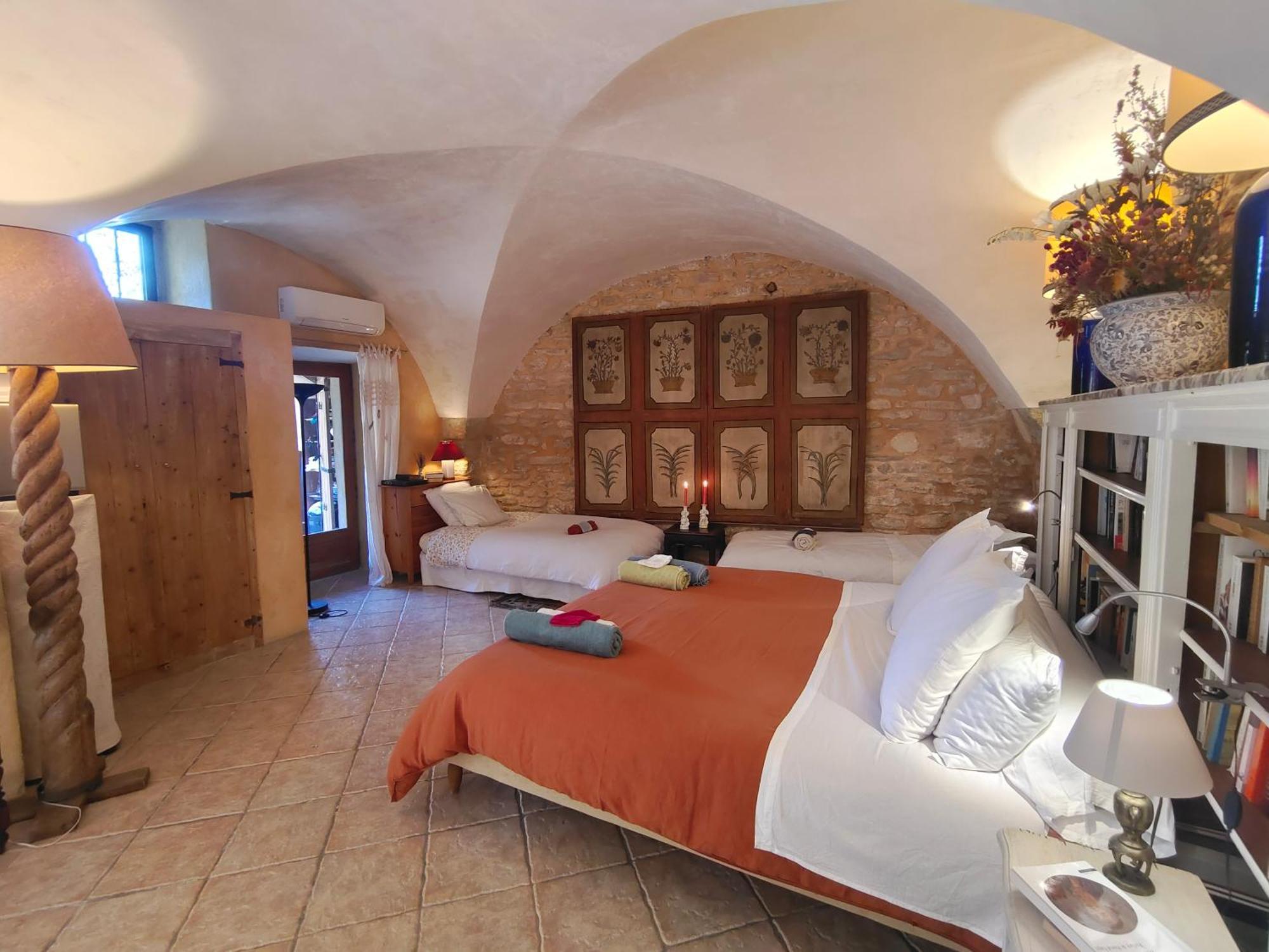 Rue Du Chateau A Cabrieres D'Avignon Bed & Breakfast Bagian luar foto